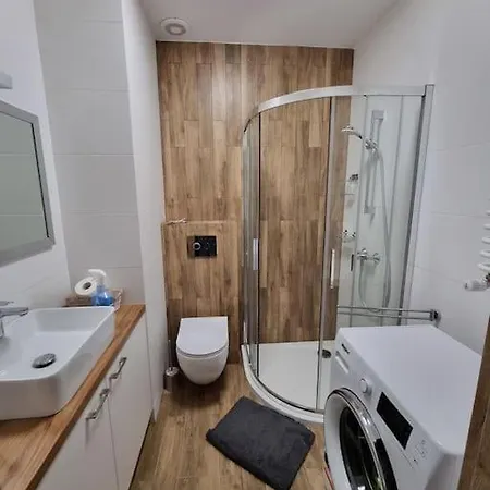 Uroczy Blisko Jeziora شقة بورن سولينو